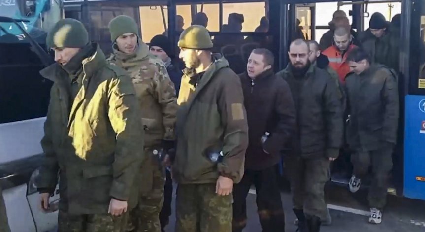 Москва: Украйна освободи 63 руски военнопленници след сложни преговори
