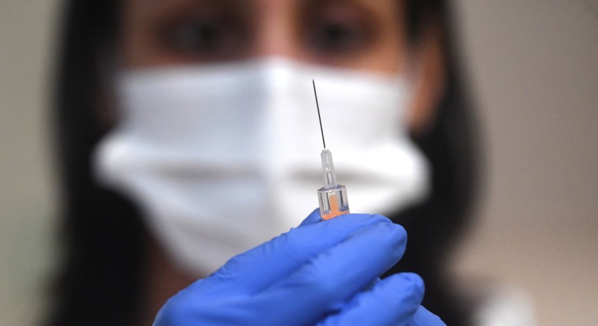 Великобритания разреши и по-младите британци да си поставят бустерна доза