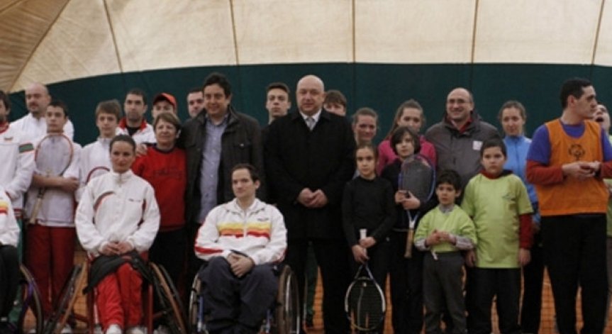 Открит урок по тенис от Спешъл Олимпикс България