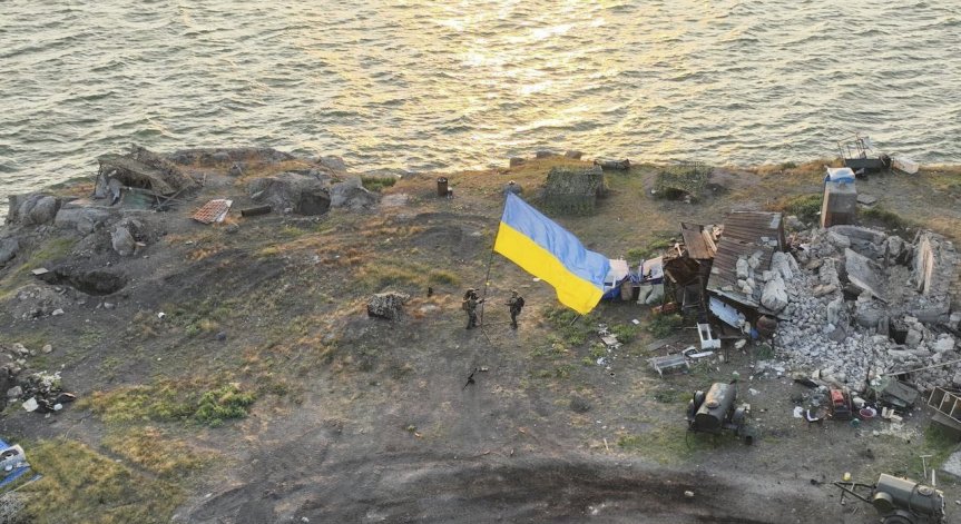 Втори удар по море: Русия унищожи военен катер с десанти в района на Змийския остров