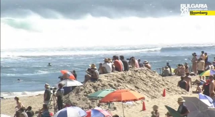 Тропическа буря в Калифорния привлече много сърфисти