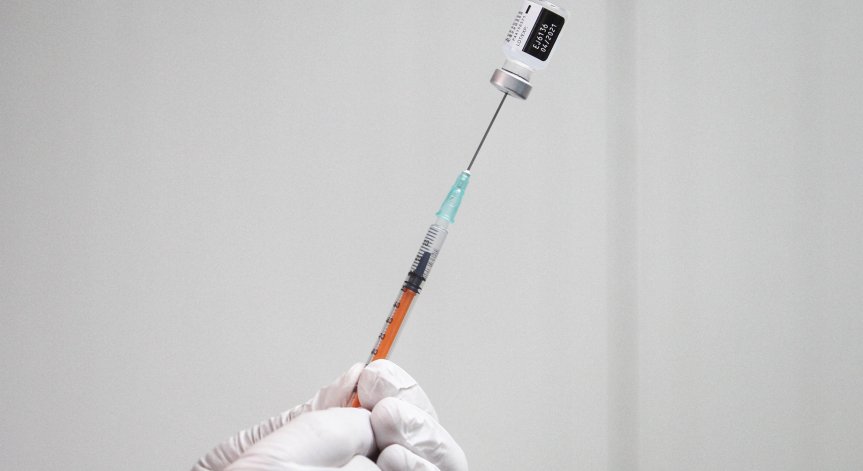 Pfizer иска разрешение за третата доза ваксина срещу Ковид-19 за всички над 18 г.