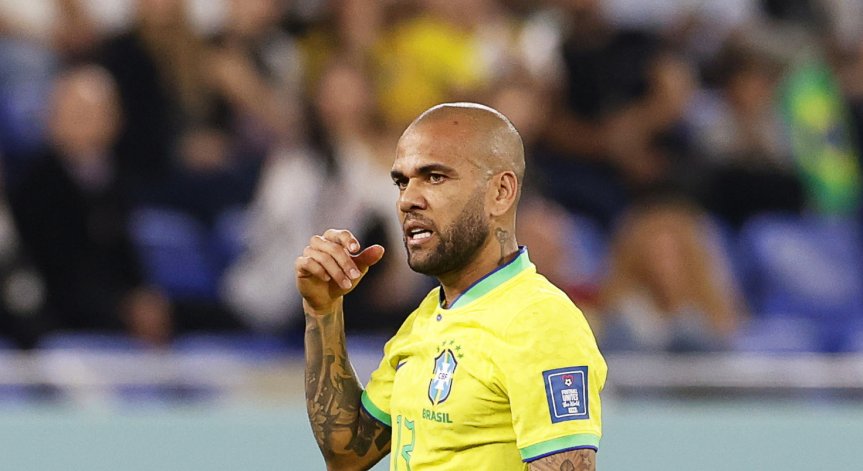 Най-титулуваният футболист - Дани Алвеш, е обвинен в сексуално насилие