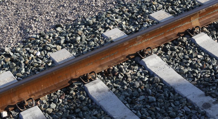 Пътнически влак блъсна и уби 65-годишна жена край гара Стралджа