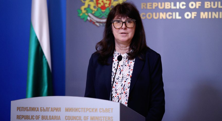 Министър Кондева обсъжда изграждане на детска болница с Обществения съвет
