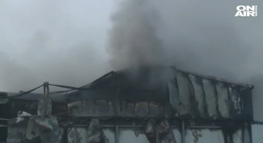 Пожарът във Войводиново – овладян и без жертви