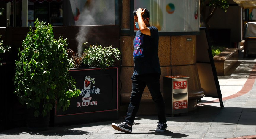 Отвориха бомбоубежища в Китай, под земята хората търсят спасение от жегата