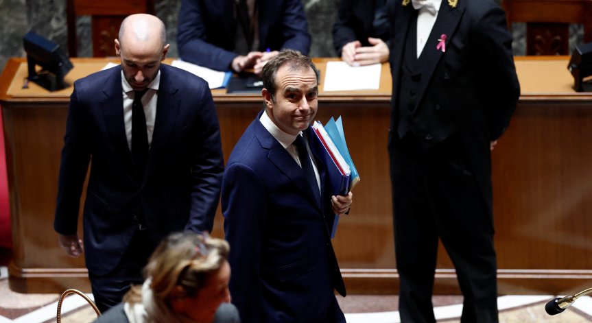 Френският премиер Себастиен Льокорню оцеля след два вота на недоверие