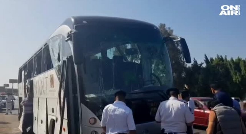 Взрив край туристически автобус в Египет: 16 души са ранени