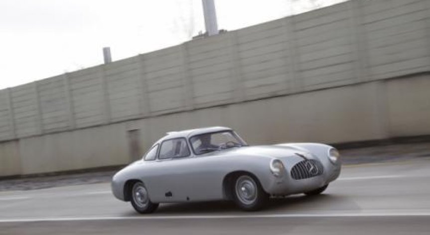 Реставрираха най-стария Mercedes 300 SL