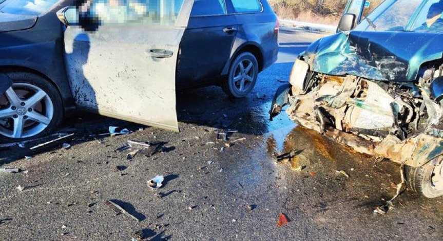 Четирима в болница след катастрофа с 3 коли край Шумен