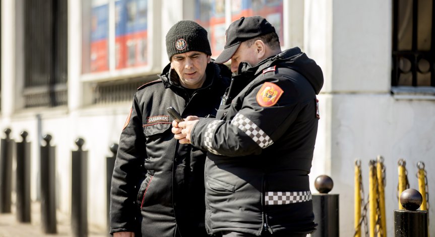 Евакуираха 900 души от болница в Москва след заплаха за раници с бомби