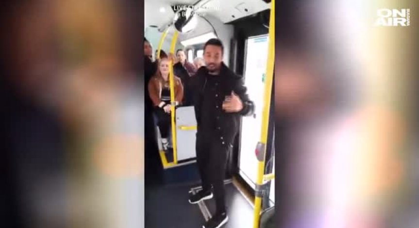 Брит - звездата Крег Дейвид зарадва фенове в автобус