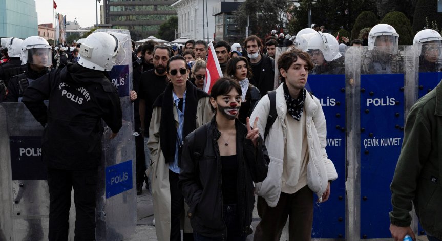 Разпалиха се протестите в Турция.