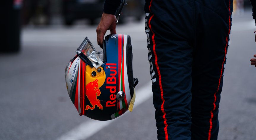 Катастрофа в последните метри изхвърли Никола Цолов на 23-ото място на писта 