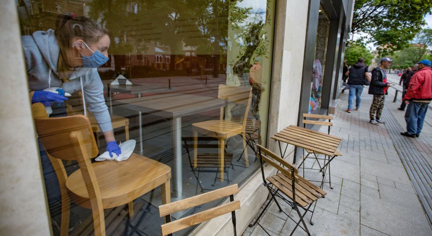 БАЗ и СЗБ: Отпадането на епидемичната обстановка удря бизнеса и работещите на първа линия