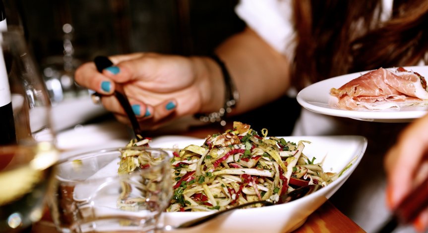 Златно правило срещу преяждане - хранете се бавно, за да усетите, че сте сити