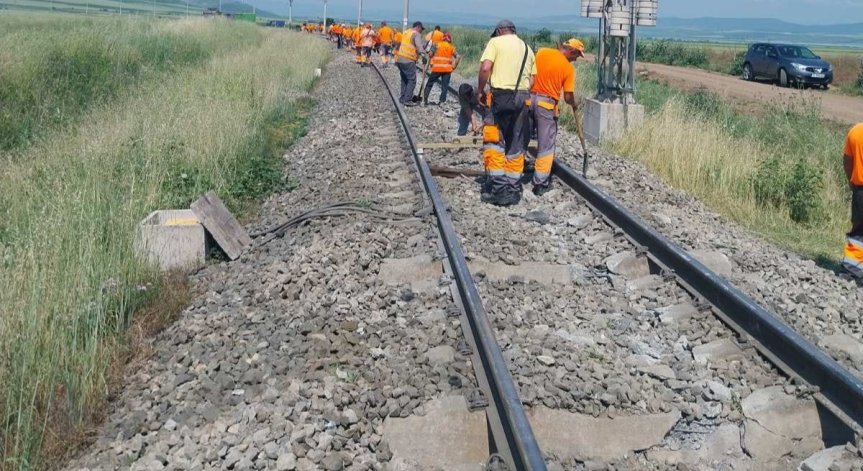 Тази сутрин около 1 часа между Коньово и Кермен дерайлира третият вагон от товарна композиция.