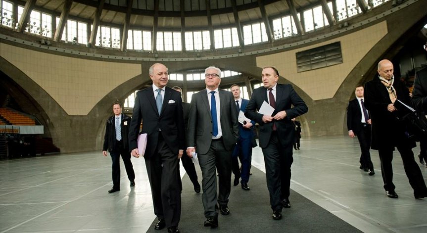 Външните министри на Франция и Германия предпазливо приветстваха иранското споразумение