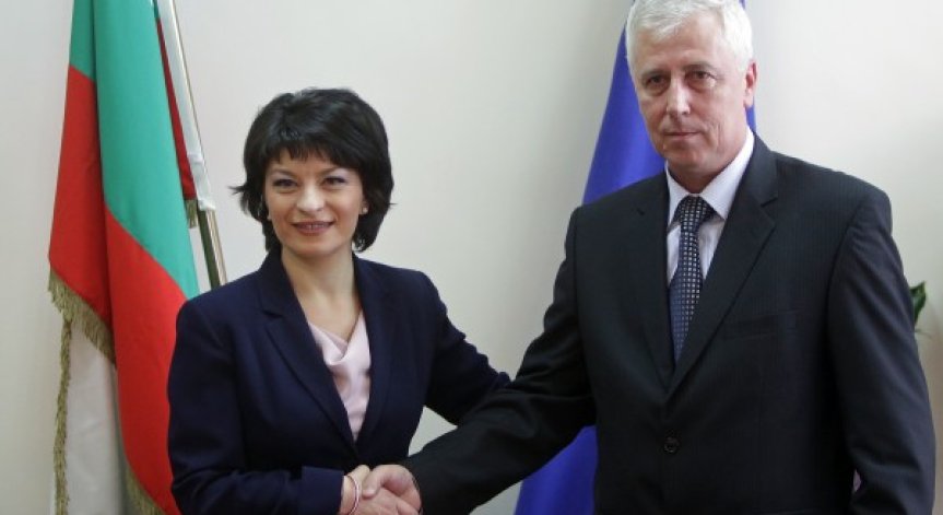 Атанасова уволни шеф на болница на тръгване
