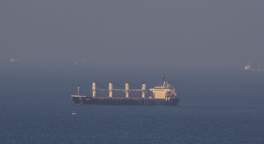 Русия атакува цивилен кораб в Черно море, има ранени моряци