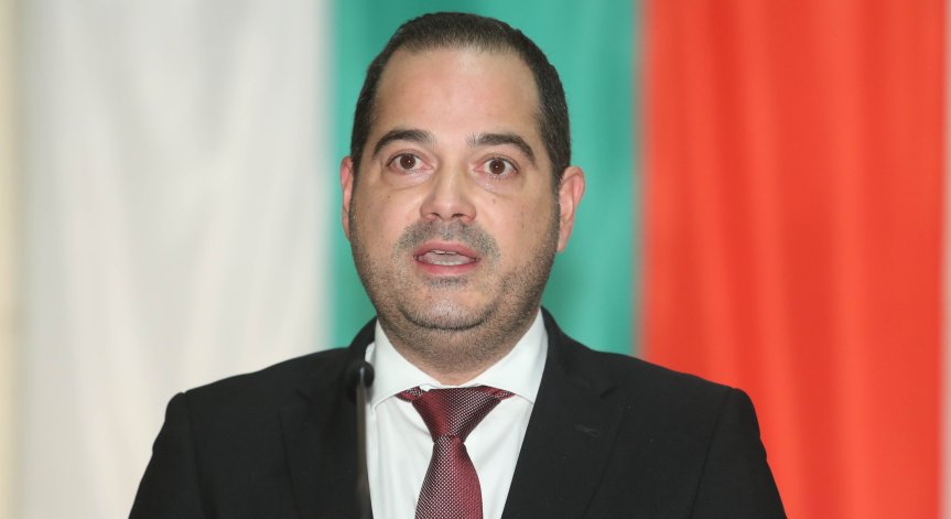 МВР проверява как биячът от морето е назначен за полицай, Стоянов поема случая