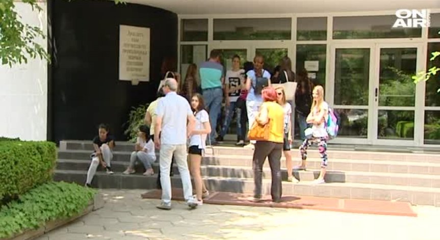 Резултатите от матурите: Сълза и смях