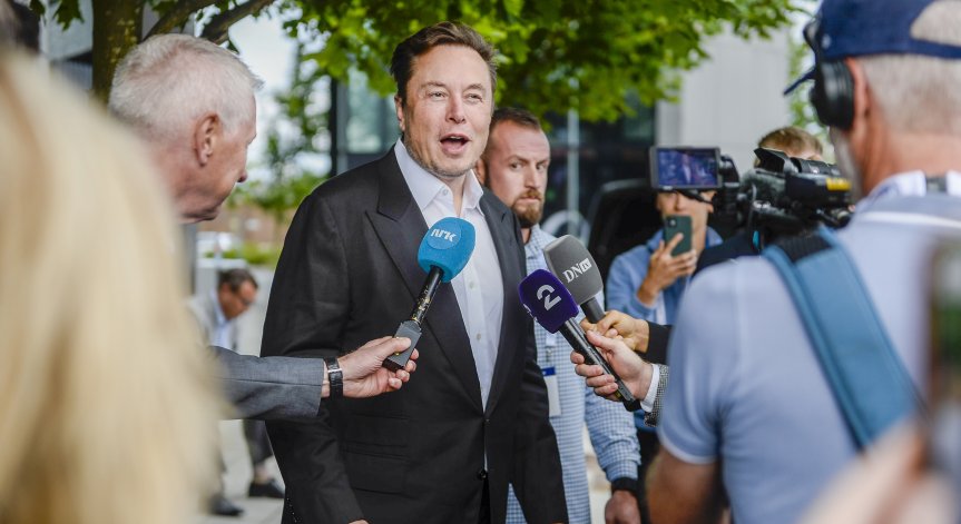 Мъск: Русия се опитва да убие Starlink в Украйна, SpaceX изпрати огромни ресурси