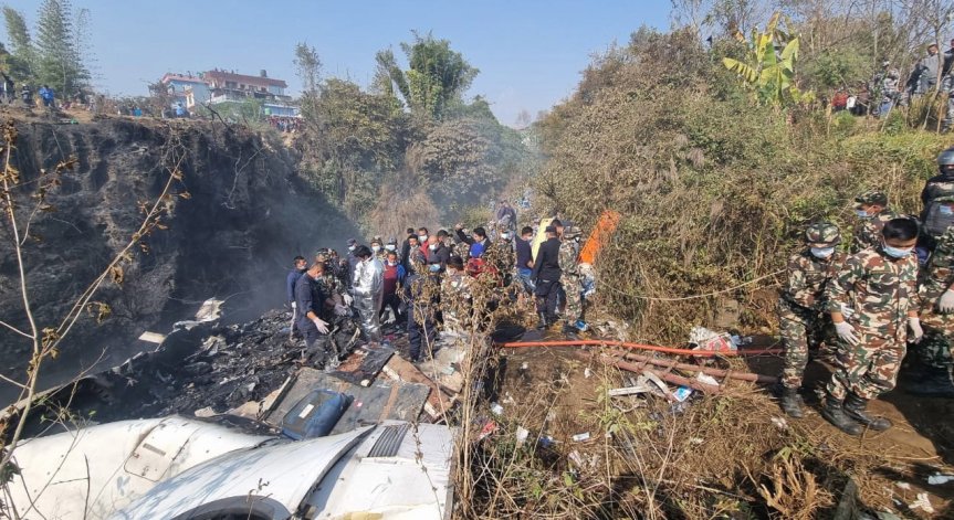 Най-малко 30 са жертвите на самолетната катастрофа в Непал
