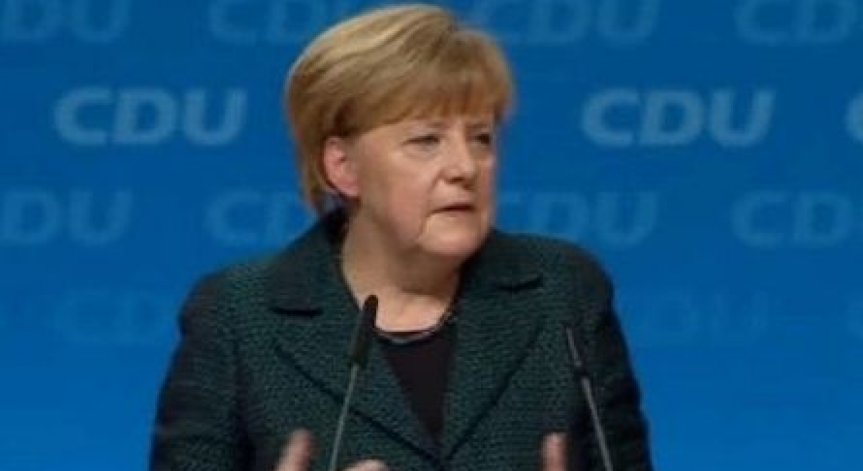 Меркел загатна за вдигане на санкциите срещу Русия