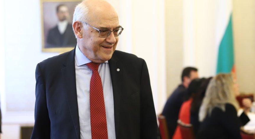 С повече от планираните 4% - задава се по-скъп ток през юли, КЕВР обвини Росен Христов