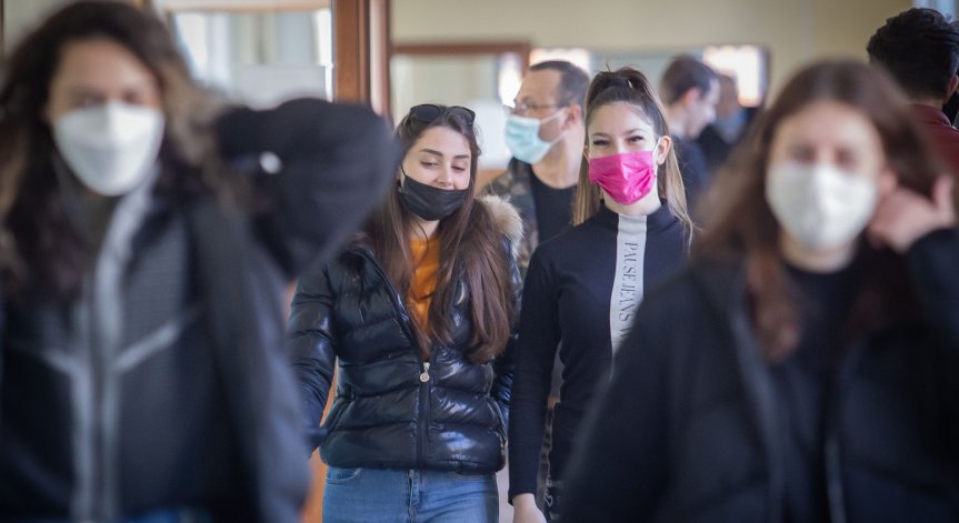 Пълни училища за пръв път от октомври, в клас се връщат 60% от учениците