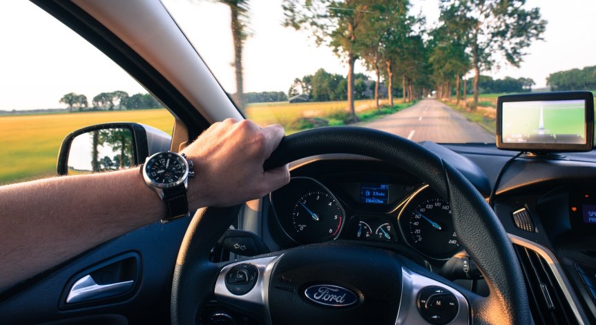 Може да не пестим гориво при шофиране по инерция, но научаваме други тайни на колата