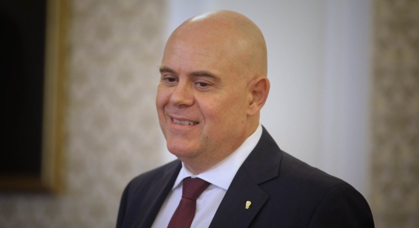 Гешев иска с писма от МВР и МРРБ данните за злоупотреби при ремонти на пътища