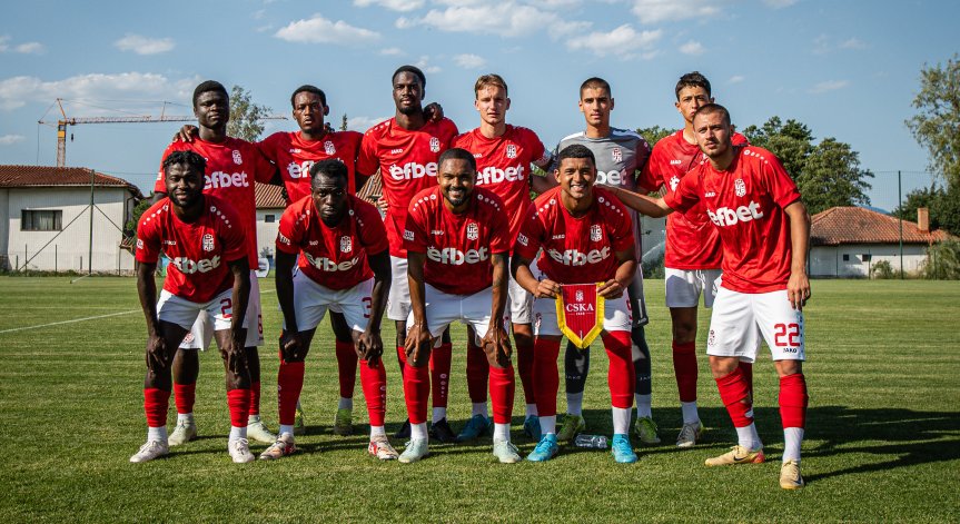 Контролата предложи динамична игра и възможности за голове.