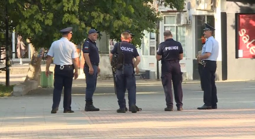 Полицаи от 10 области охраняват Асеновград