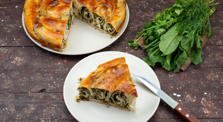 Пече се в загрята фурна на 200 градуса.