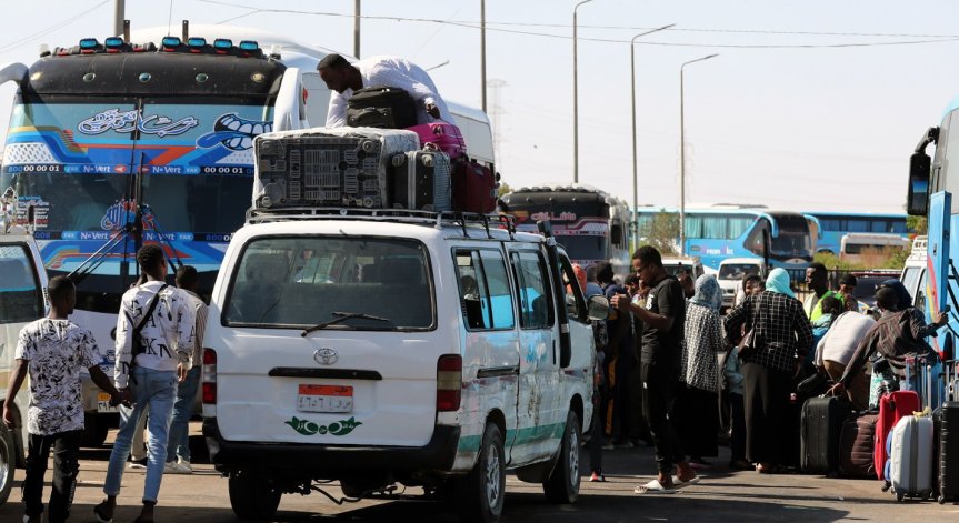 Въздушни удари развалиха примирието в Судан, ограбиха 6 камиона с доставки на ООН