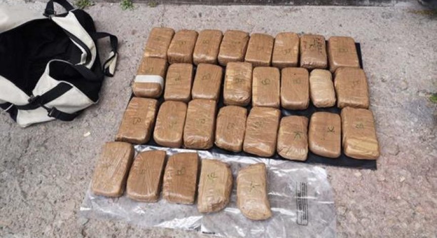 Хванаха 16 кг хероин при акция в кюстендилско село, трима са задържани