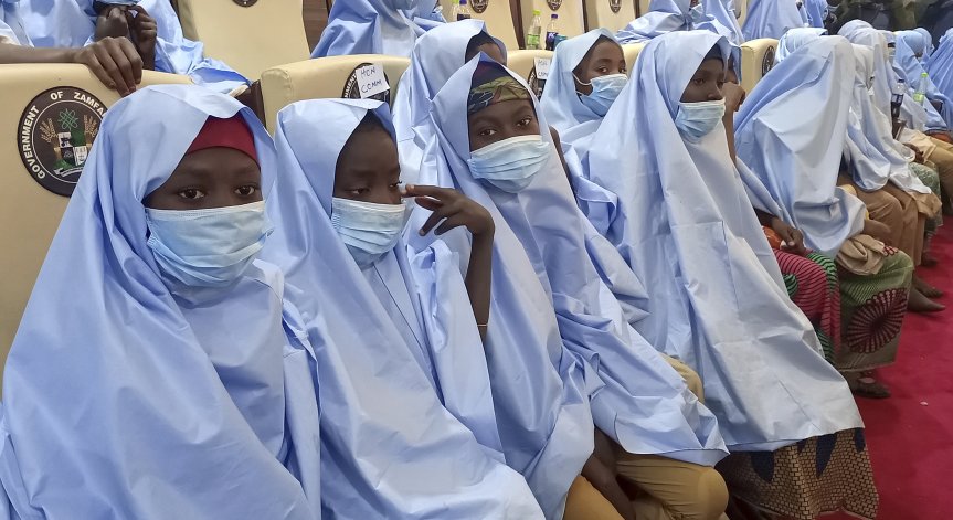 Стотиците ученички, отвлечени в Нигерия, вече са на свобода