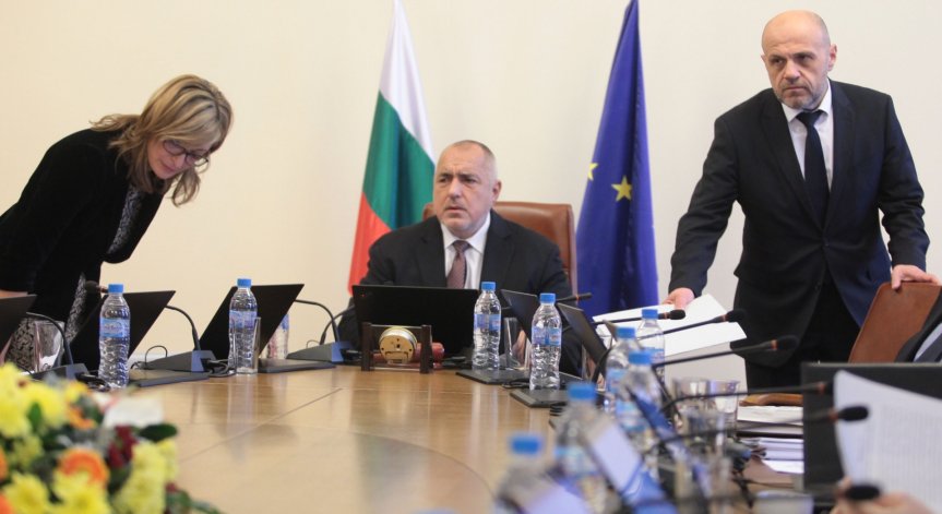 Шефът на АПИ хвърли оставка заради хаоса с винетките