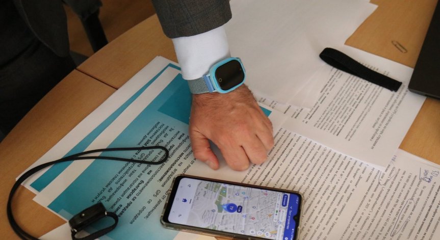 Слагат безплатни проследяващи устройства на децата със СОП в София