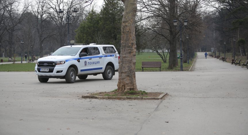Пиян и дрогиран намушка с джобно ножче 29-годишен, мъжът е с опасност за живота