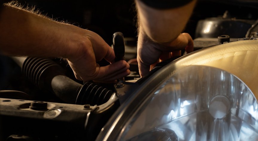 Модерният двигател не обича водните процедури.