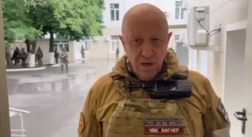 Самолетът на Пригожин кацна на военно летище в Беларус, не е ясно къде се намира той