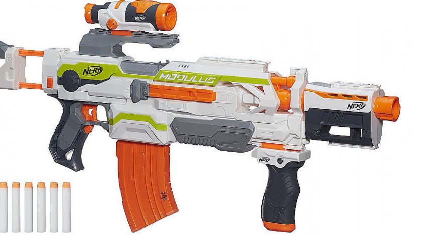 Търговец на играчки свали оръжията от щандовете във Франция