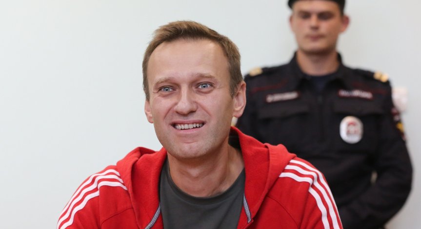 Навални пусна снимка в Instagram, вече ходи