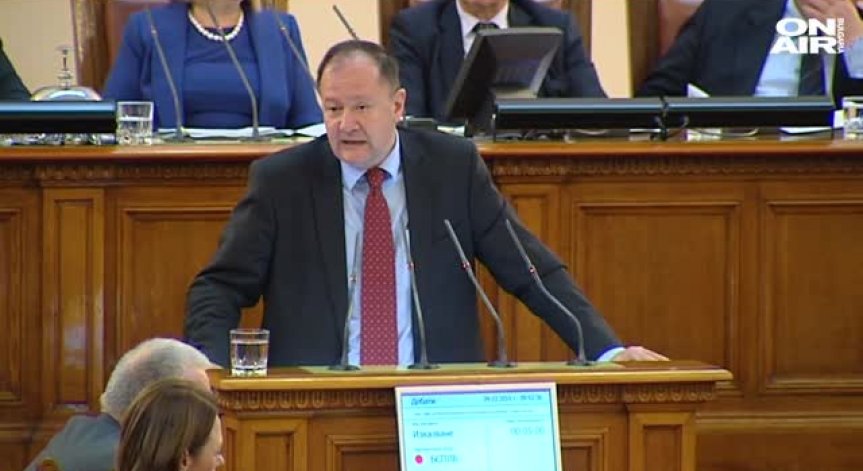 Парламентът гледа на второ четене промените в Конституцията