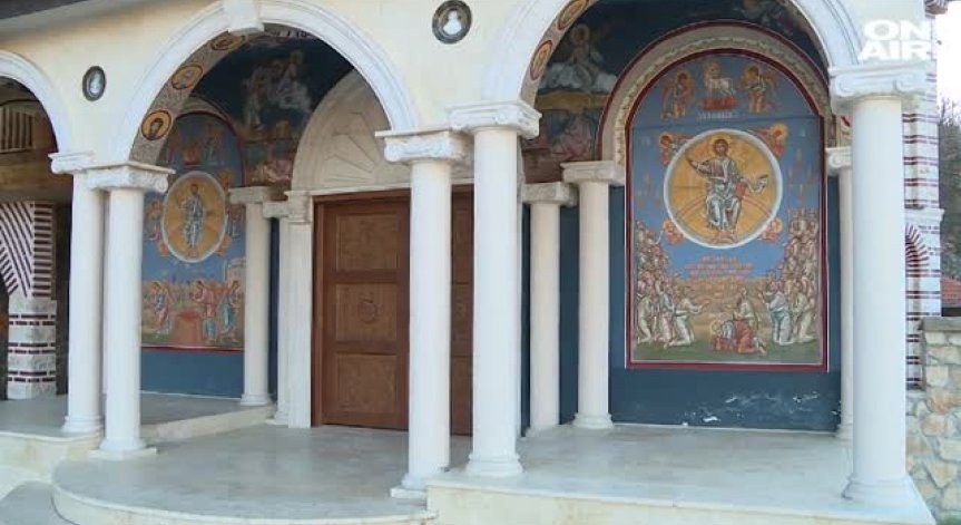 Светлата седмица започна - прославят се светите апостоли и Св. Богородица