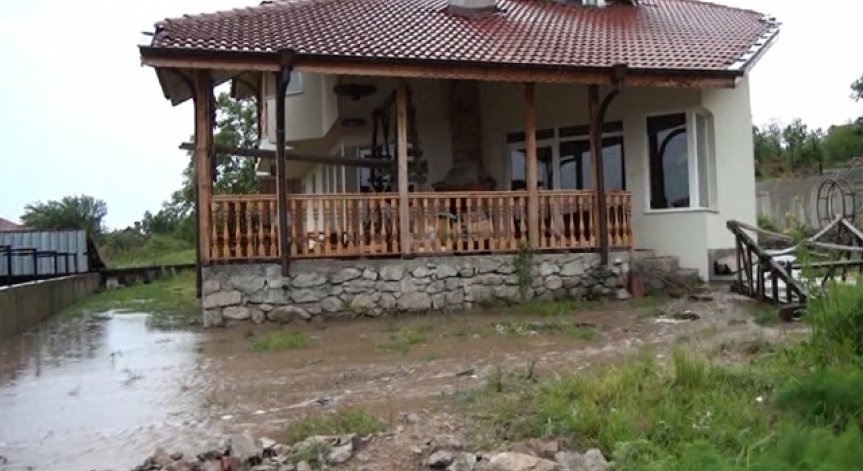 Има жертва на пороя в района на Бургас